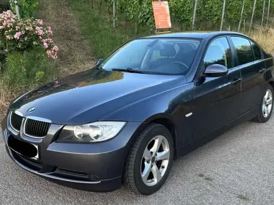 Gebraucht BMW 318 129 PS (94 kW) 2007 Grau Limousine