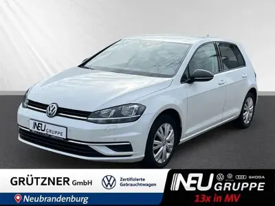 Gebraucht VW Golf VII IQ Drive 116 PS (85 kW) 2019 Weiß Limousine