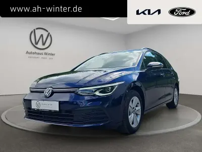 Gebraucht VW Golf VIII Life 150 PS (110 kW) 2023 Atlantic blue Kombi