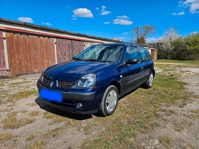Second-hand Renault Clio II 75 CP (55 kW) 2003 Albastru Hatchback