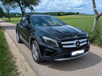 Mercedes GLA220