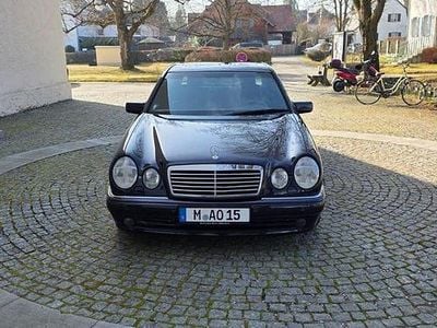 Begagnad Mercedes E50 AMG AMG 347 HK (255 kW) 1996 Blå Sedan