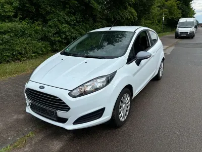 Gebraucht Ford Fiesta 60 PS (44 kW) 2014 Weiß Kleinwagen