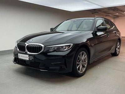 Gebraucht BMW 330e Advantage 292 PS (214 kW) 2022 Schwarz uni Kombi