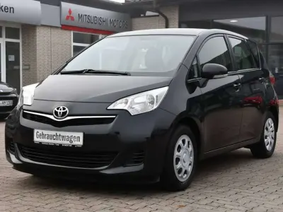 Second-hand Toyota Verso-S 99 CP (72 kW) 2012 Negru Monovolum