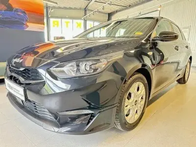 Usado Kia Ceed Edition 7 101 CV (74 kW) 2022 Negro Utilitario