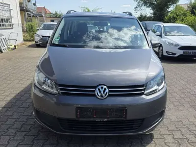 Gebraucht VW Touran Trendline 105 PS (77 kW) 2013 Pepper grey metallic Van / Kleinbus