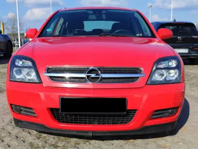 Begagnad Opel Vectra 122 HK (89 kW) 2004 Röd Sedan