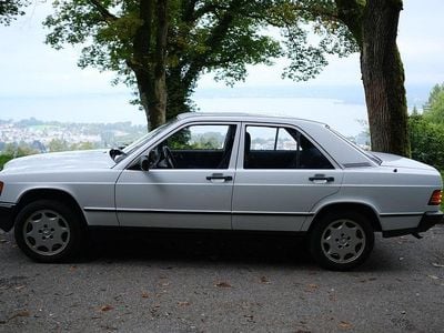 Gebraucht Mercedes 190 72 PS (52 kW) 1988 Weiß Limousine