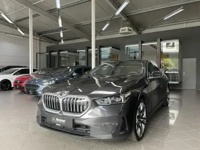 Gebraucht BMW 550 Comfort Edition 490 PS (360 kW) 2024 Grau Limousine