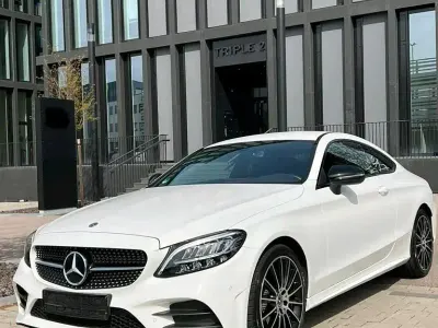 Gebraucht Mercedes C180 AMG line 156 PS (114 kW) 2018 Weiß Coupé