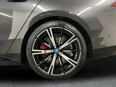 Gebraucht BMW i5 442 kW (601 PS) 2025 Grau Limousine