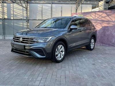 Gebraucht VW Tiguan Allspace Life 150 PS (110 kW) 2022 Grau metallic SUV