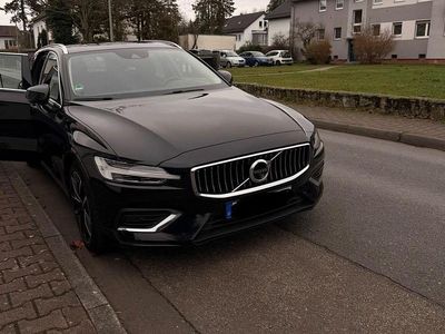 Gebraucht Volvo V60 Inscription 197 PS (144 kW) 2020 Schwarz Kombi