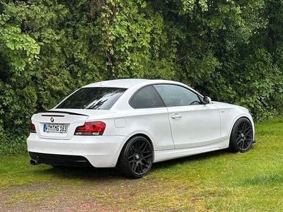 Weiß Gebraucht 2009 BMW 135 Coupé M Sport Coupé | 14.498 €