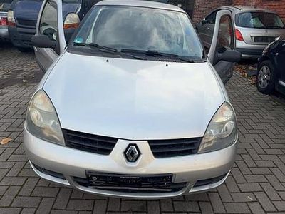 Gebraucht Renault Clio II 60 PS (44 kW) 2008 Silber Kleinwagen