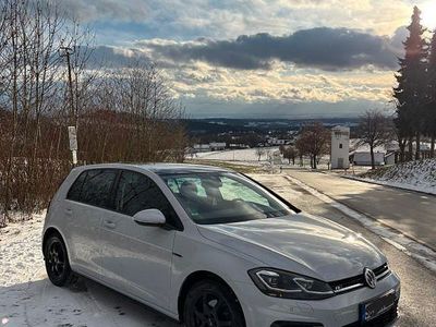 Weiß Gebraucht 2018 VW Golf Highline Limousine | 17.900 € (Guter Preis)