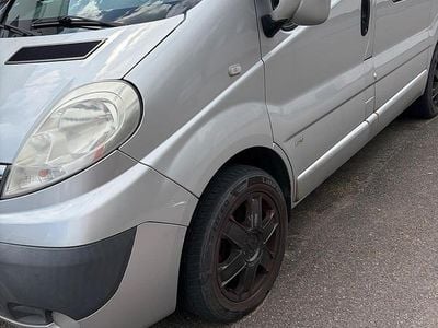 Gebraucht Opel Vivaro Cosmo 146 PS (107 kW) 2007 Silber Van / Kleinbus