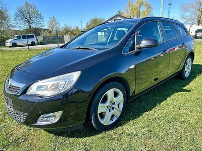 Używany Opel Astra Design Edition 110 KM (80 kW) 2011 Czarny Kombi