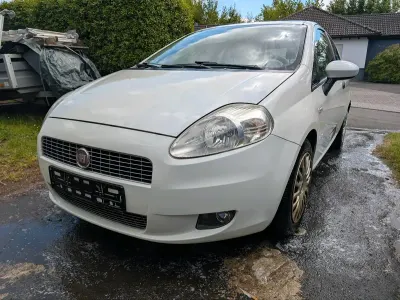 Gebraucht Fiat Grande Punto 78 PS (57 kW) 2009 Weiß Kleinwagen