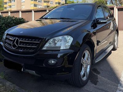 Second-hand Mercedes ML320 224 CP (164 kW) 2006 Negru SUV