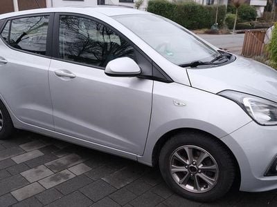 Gebraucht Hyundai i10 YES! Silver 87 PS (63 kW) 2015 Silber Kleinwagen