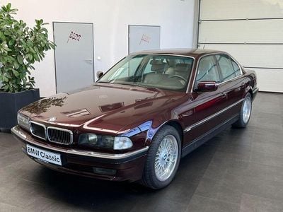 Second-hand BMW 750 326 CP (239 kW) 1995 Roșu Berlinǎ