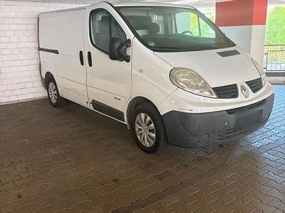 Second-hand Renault Trafic 114 CP (83 kW) 2011 Alb Monovolum