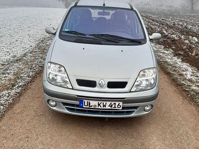 Silber Gebraucht 2002 Renault Scénic Dynamique Van / Kleinbus | 650 € (Superpreis)