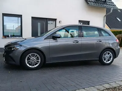 Gebraucht Mercedes B180 136 PS (100 kW) 2019 Grau Kleinwagen