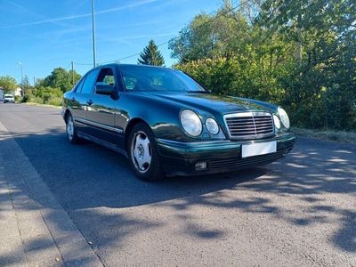 Mercedes E200