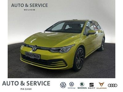 Brugt VW Golf VIII Life 131 HK (96 kW) 2020 Gul Sedan