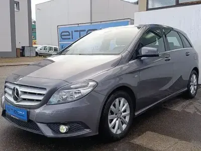 Gebraucht Mercedes B180 122 PS (89 kW) 2012 Grau Van / Kleinbus