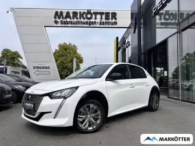 Gebraucht Peugeot e-208 Allure 100 kW (136 PS) 2023 Weiss Kleinwagen