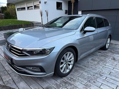Silber Gebraucht 2022 VW Passat Elegance Kombi | 19.980 € (Teuer)