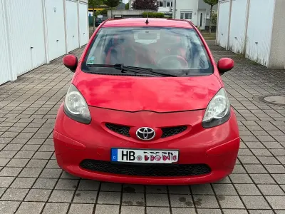 Gebraucht Toyota Aygo 68 PS (50 kW) 2008 Rot Kleinwagen