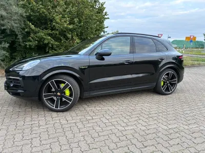 Gebraucht Porsche Cayenne E-Hybrid Platinum Edition 462 PS (339 kW) 2023 Schwarz SUV