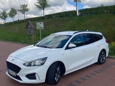 Weiß Gebraucht 2020 Ford Focus ST-Line Kombi | 13.500 € (Guter Preis)