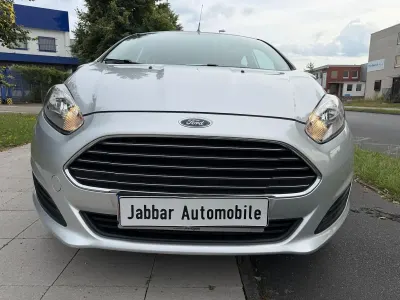 Gebraucht Ford Fiesta Trend 80 PS (58 kW) 2015 Grau Kleinwagen