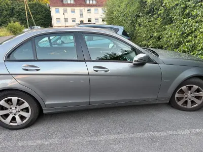 Gebraucht Mercedes C180 156 PS (114 kW) 2011 Silber Limousine