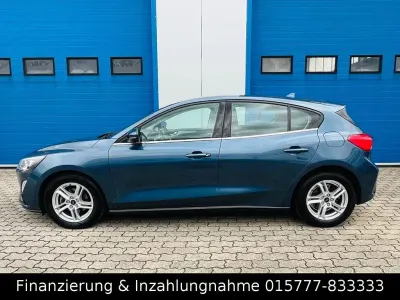 Gebraucht Ford Focus Titanium 120 PS (88 kW) 2020 Blau Limousine