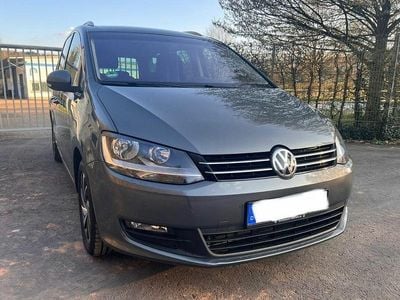 Gebraucht VW Sharan Sound 184 PS (135 kW) 2017 Grau Van / Kleinbus