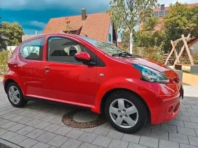 Gebraucht Toyota Aygo 65 PS (47 kW) 2008 Rot Kleinwagen