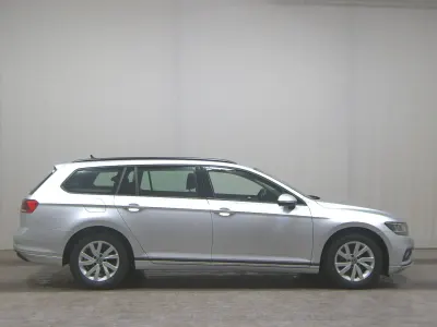 Gebraucht VW Passat 150 PS (110 kW) 2021 Schwarz Limousine