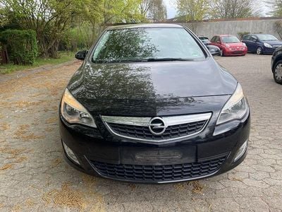 Begagnad Opel Astra Design Edition 116 HK (85 kW) 2011 Svart Sedan