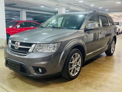 Grau Gebraucht 2013 Fiat Freemont Lounge SUV | 10.980 € (Teuer)