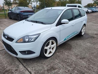 Gebraucht Ford Focus Titanium 125 PS (91 kW) 2008 Weiß Limousine