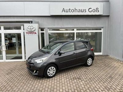 Grau Gebraucht 2012 Toyota Verso-S Club Van / Kleinbus | 9.940 € (Etwas zu teuer)
