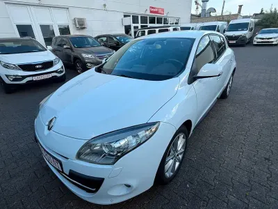 Gebraucht Renault Mégane III Luxe 131 PS (96 kW) 2011 Weiß Limousine