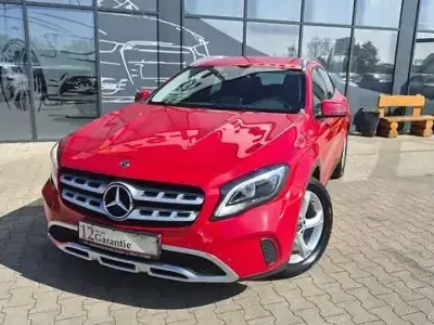 Używany Mercedes GLA180 122 KM (89 kW) 2018 Czerwony SUV
